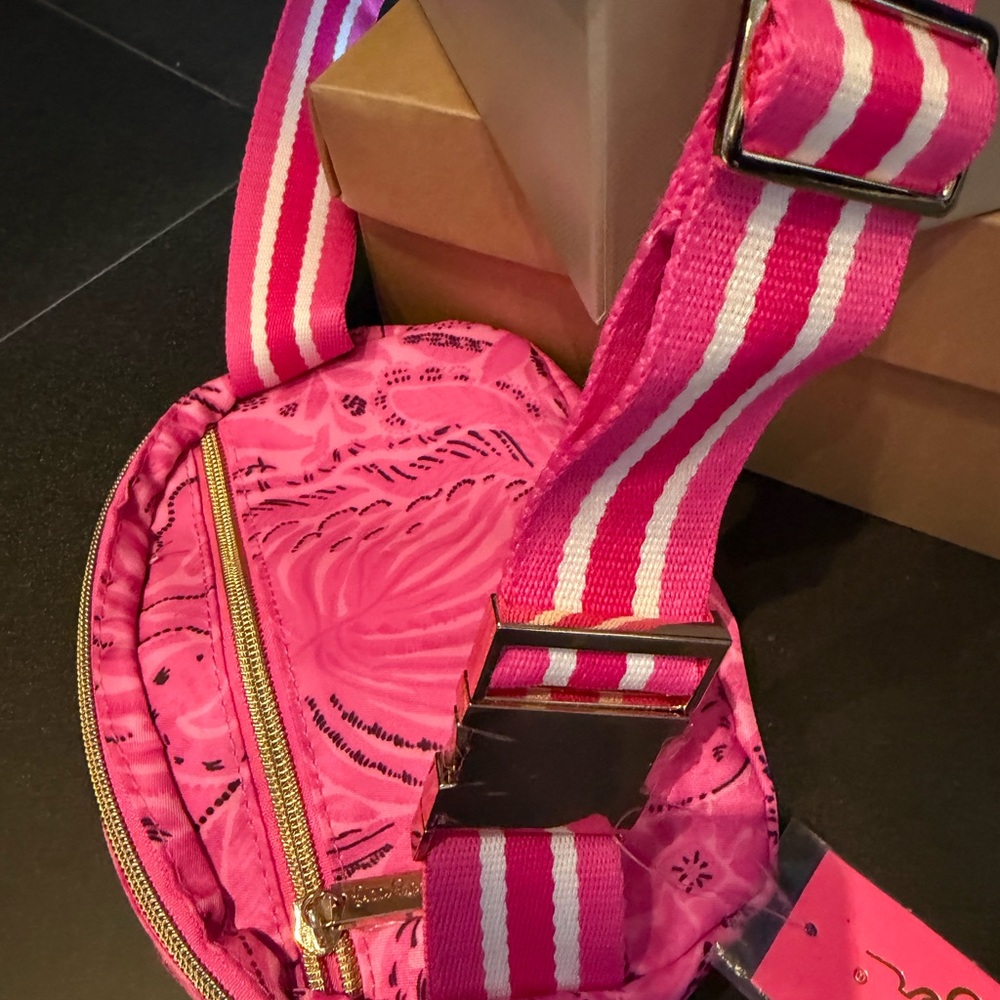 Lilly Pulitzer Vibrant Pink Floral Cross Body pack - Picture 2 of 4